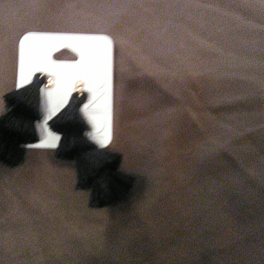 Earings - Picture 2 of 4